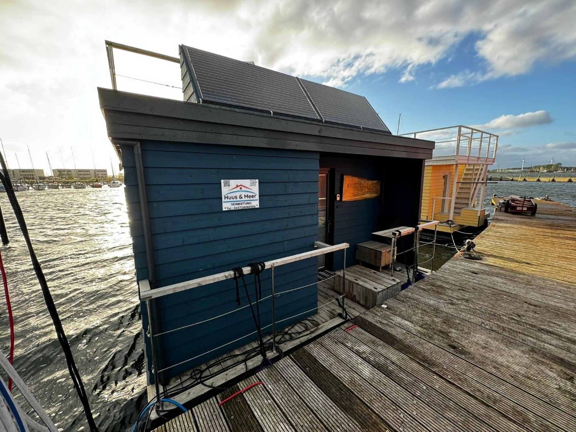Hausboot Kaddi's Sundream - Huus & Botel